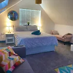 Vibrant & Modern Studio Apartment In Birmingham
