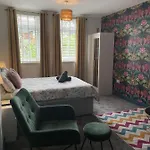 Luxury Studio Apartment Near Birmingham Citycentre