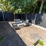Stunning 1-Bed Studio In Birmingham Available