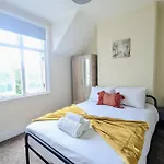 Charming 2 Bedroom House In Harborne With Parking