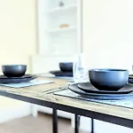 Charming 2 Bedroom House In Harborne With Parking