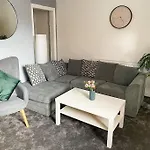 Perfect For Contractors & Families! 7 Beds Free Parking