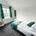 Perfect For Contractors & Families! 7 Beds Free Parking
