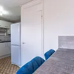 Spacious Flat In West Midlands