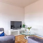 Spacious Flat In West Midlands