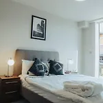 Stunning 2-Bed Apartment In Birmingham City Center