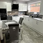 Luxury 3 Bed 3 Bedroom House Harborne