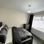 Luxury 3 Bed 3 Bedroom House Harborne