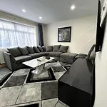Luxury 3 Bed 3 Bedroom House Harborne