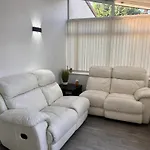 Emerald Studio Suite Near Qe/Uob