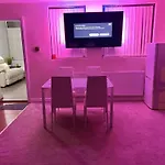 Emerald Studio Suite Near Qe/Uob