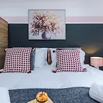 Stunning City Centre Apartment By 53 Degrees Property In Birmingham, Ideal For Small Groups!