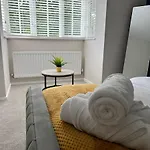 Stunning 2 Bedroom City Centre Apartment With Free Parking