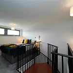 Emerald Suite - Two Story Duplex Apartment - Balcony - Contractors - Family - City Centre - Broadway Plaza - Five Ways - Sleeps 6
