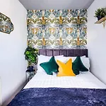 Yinmae - Large 4 Bedroom House - Sleeps 10 - Birmingham City Centre - Perfect For Work, Families, Groups, Business Travellers & Contractors - Free Parking - By 02 Academy/Bullring/Newstreet/Selfridges - Smart Tv\'S In All Bedrooms
