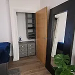 Large Jewellery Quarter Apartment - Sleeps 7! New