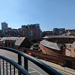 Brindley Apt - Free Parking! Next Door To Arena-Sea Life!