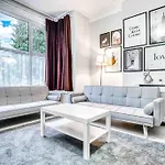 Cheerful Flat In Moseley With Free Parking