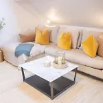 Stylish Moseley Victorian Townhouse - 2 Bedroom Apartment In Central Moseley ☆ Free Parking ✪ Sleeps 4 → Free Parking → Free Netflix - By Pilot My Property