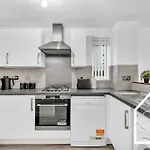 Newly Stunning City Centre Home By Cozy Stayz