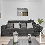 Newly Stunning City Centre Home By Cozy Stayz