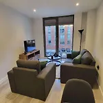 Lovely Central Birmingham 1 Bed Apartment