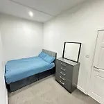 Apartment In Bham City Centre Free Parking Sleeps 3