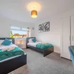Beautiful Birmingham 4 Bed Home - Weekly & Monthly Bookings