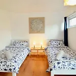 The Brum House With Private Garden, Bbq, 3 Tvs With Netflix, Huge Lounge Or Quadruple Bedroom Plus 2 Double Bedrooms