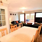 The Brum House With Private Garden, Bbq, 3 Tvs With Netflix, Huge Lounge Or Quadruple Bedroom Plus 2 Double Bedrooms