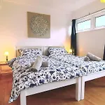 The Brum House With Private Garden, Bbq, 3 Tvs With Netflix, Huge Lounge Or Quadruple Bedroom Plus 2 Double Bedrooms