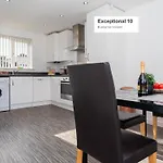 Detached 3 Bedroom House - Gaerden - Parking - Top Rated - Netflix - Wifi - 98C
