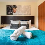 City Centre Apartment - China Town - Balcony - Secure Parking - Arcadian - 16Arc