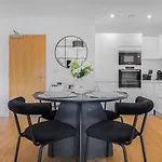 Axium Escape- 2 Bed Apartment, Birmingham City Centre