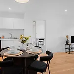 Axium Escape- 2 Bed Apartment, Birmingham City Centre