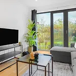 Axium Escape- 2 Bed Apartment, Birmingham City Centre