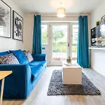 City Centre Apartment - Balcony - Netflix - Park Facing 38Akw