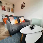 R2 - Private Room In Modern Shared Apartment, Each With Kitchenette, Central Birmingham