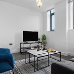 Priority Suite - Modern 2 Bedroom Apartment In Birmingham City Centre - Perfect For Family, Business And Leisure Stays By Estate Experts