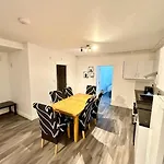 Cosy 3 Bed Apartment,Free Parking In Birmingham
