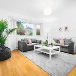 Large 4 Bedroom Bungalow - Parking - Sutton Coldfield - Top Rated - 75C
