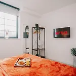 Canal-View Stunning City Living, Fast Wifi, Contractors, Family