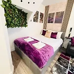 R3 - Newly Renovated Luxury Private En-Suite Room In Harborne Park Road - Birmingham