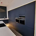 Modern 7-Br Retreat All Ensuite