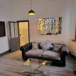 Modern 7-Br Retreat All Ensuite