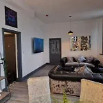 Modern 7-Br Retreat All Ensuite
