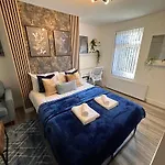 R4 - Luxury Studio Apartment Within A Shared House In Harborne Park Road - Birmingham