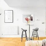Birmingham City Centre - Terrace - King-Size Bed - Wifi - Netflix - Top Rated - 42M