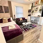 R3 - Newly Renovated Luxury Private En-Suite Room In Harborne Park Road - Birmingham