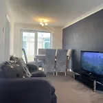 4 Bed Comfy House In Birmingham